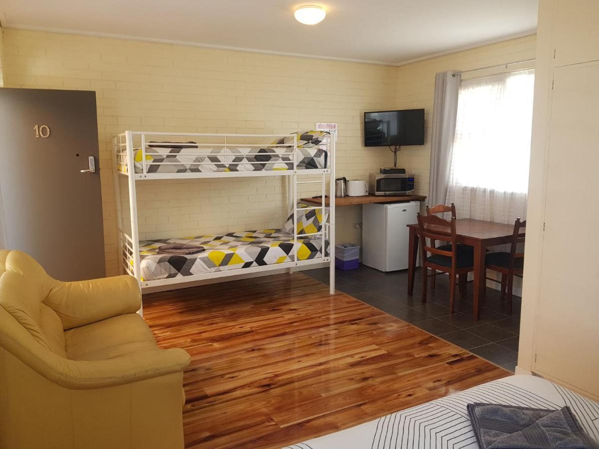Whyalla Country Inn Motel Bagian luar foto